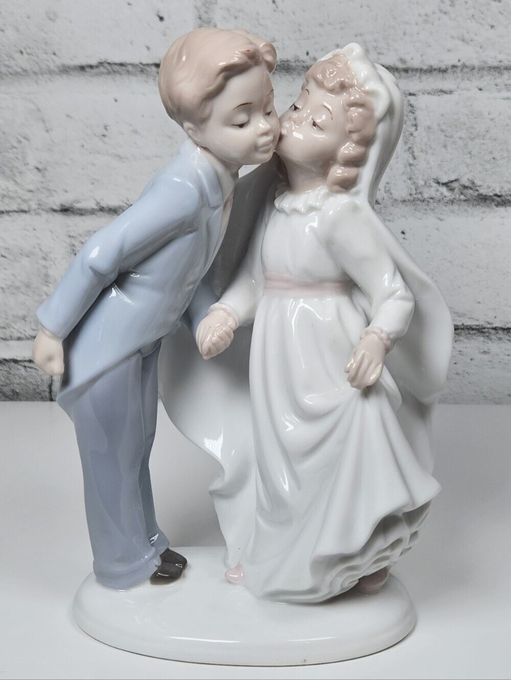 Vintage Ceramic Bride & Groom Wedding Kiss Figurine Romantic Decor